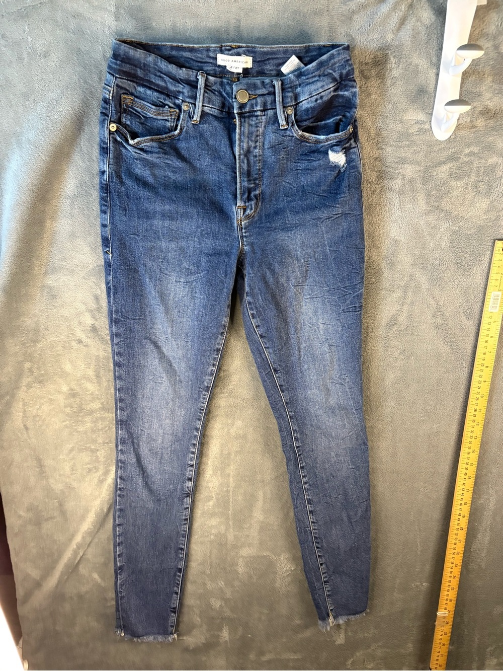 Good American Dark Blue Skinny Jeans with Subtle Distress